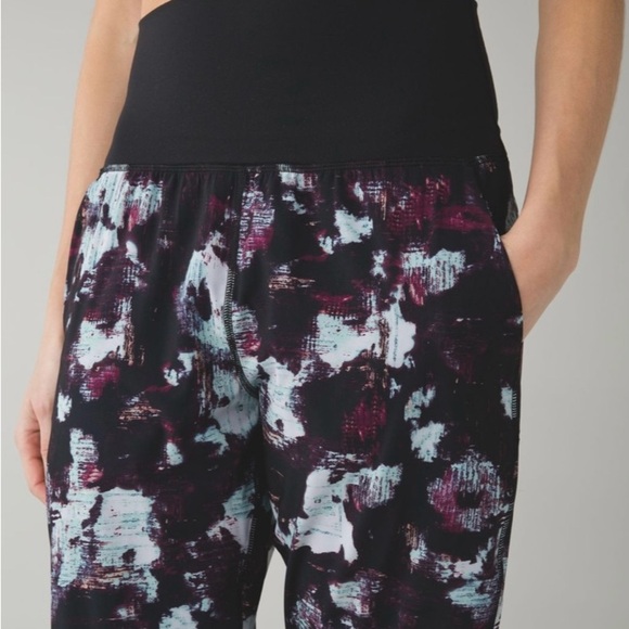 Lululemon Tranquil Crop Kara Blossom Multi | Retired Edition Size 8 - Picture 6 of 11